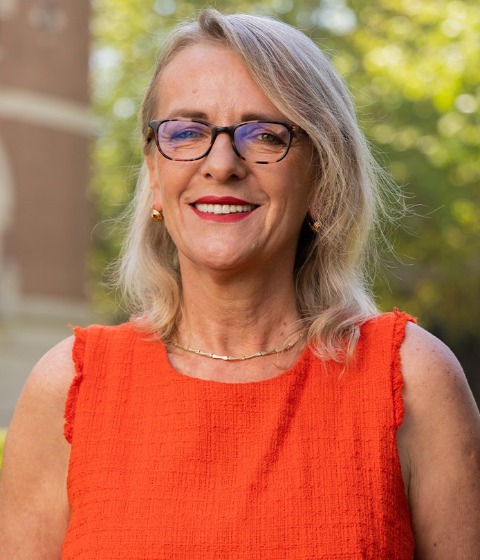 Color photograph of USC Marshall professor Greys Sosic.
